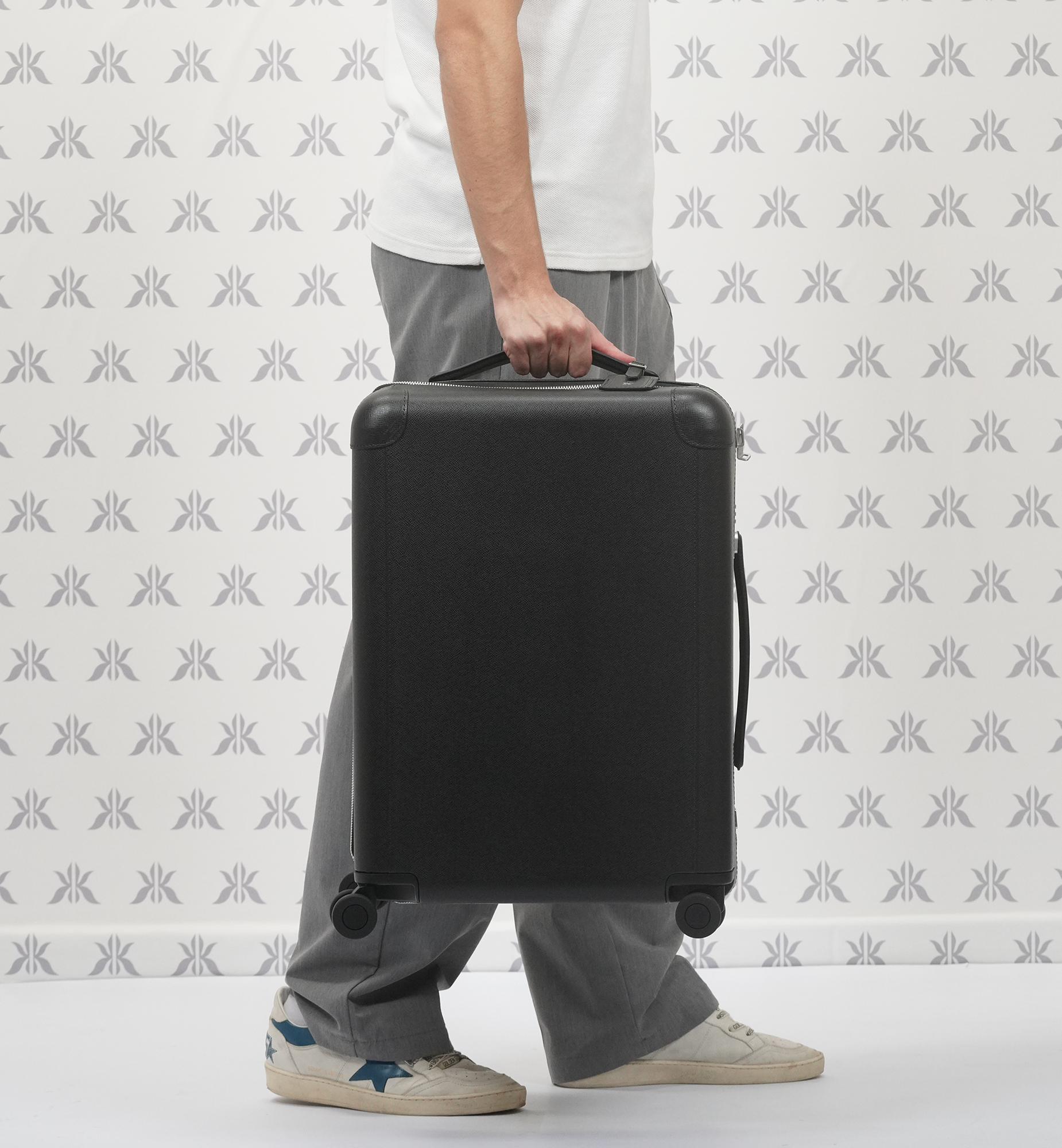 Louis Vuitton Horizon 55 Taiga Leather Black
