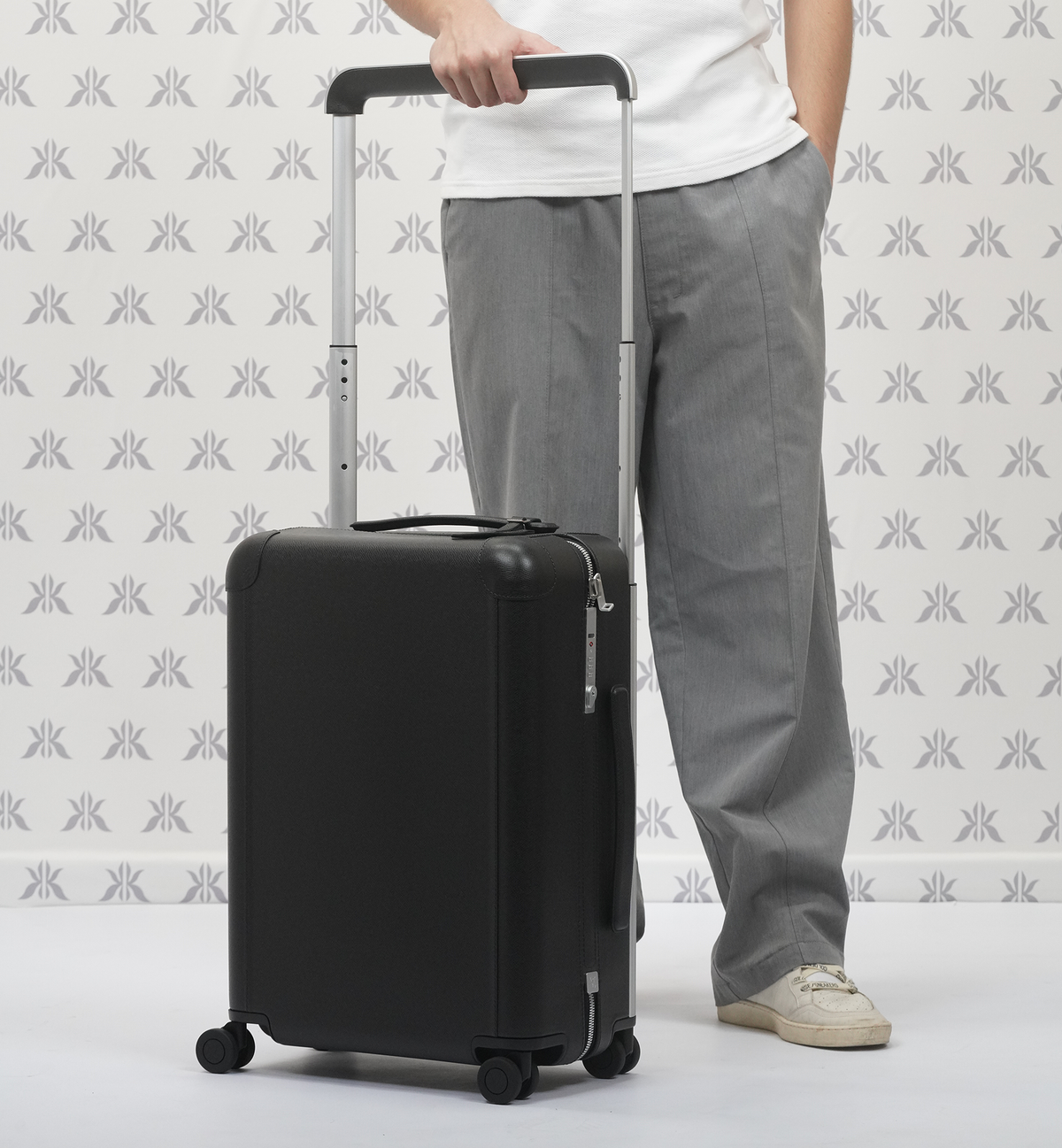 Louis Vuitton Horizon 55 Taiga Leather Black